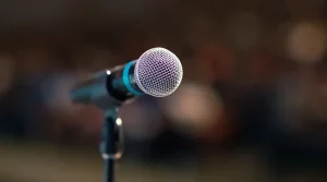 10 Contoh Tema Public Speaking yang Menarik