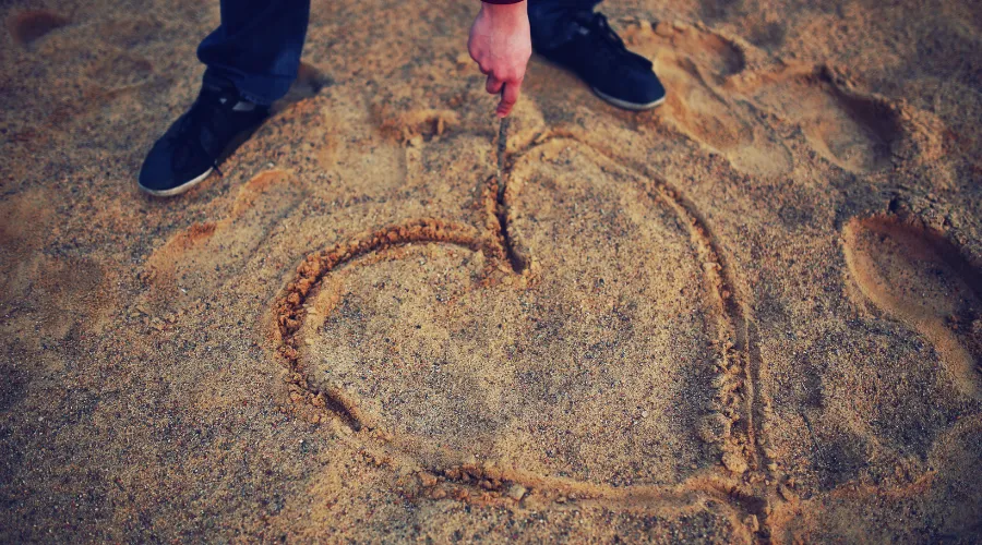 cara mengatasi cinta segitiga dengan sahabat