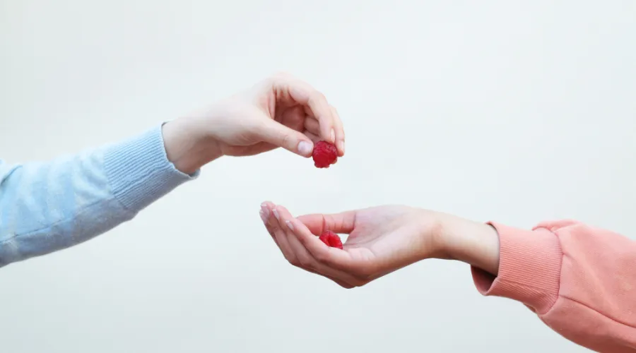 berbuat baik kepada sesama