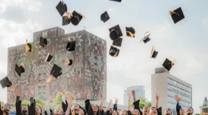 tema buku tahunan sekolah