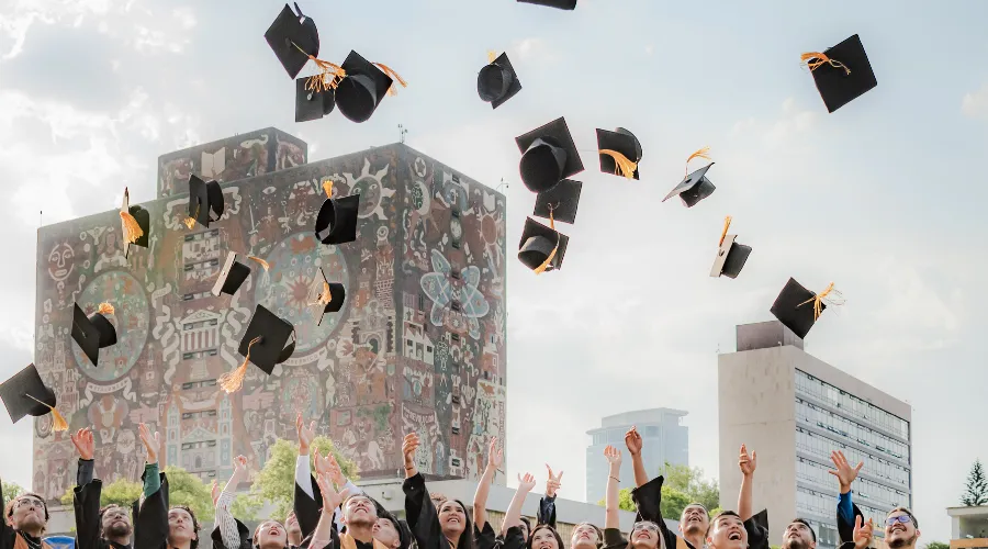 tema buku tahunan sekolah