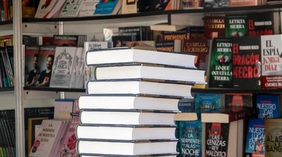 hukum membeli buku bajakan dalam islam