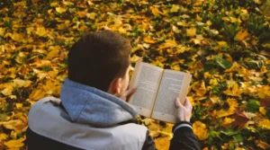 karakter orang yang suka membaca buku