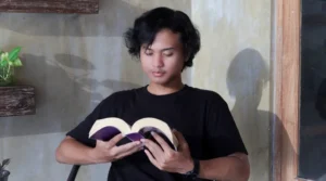 alasan suka membaca novel