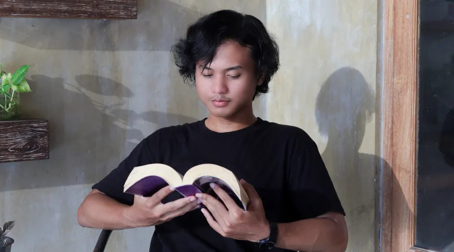 alasan suka membaca novel