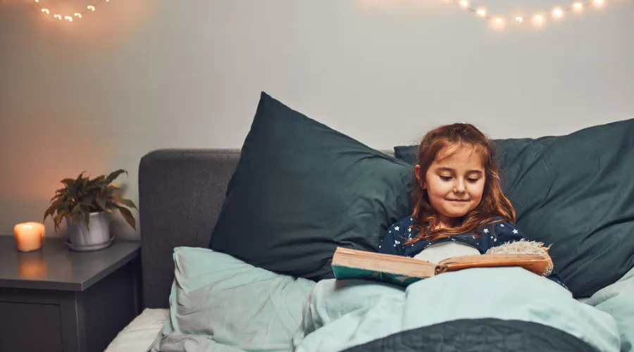 manfaat membaca buku sebelum tidur