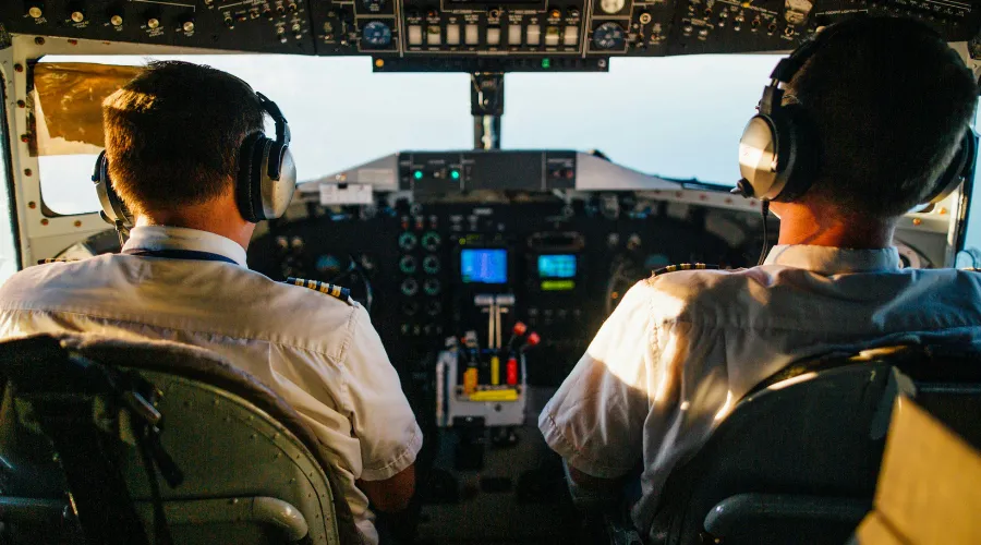 kelebihan dan kekurangan menjadi pilot